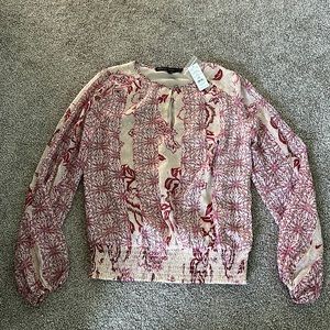 White house black market top size XXS. Never been worn, tag still on.